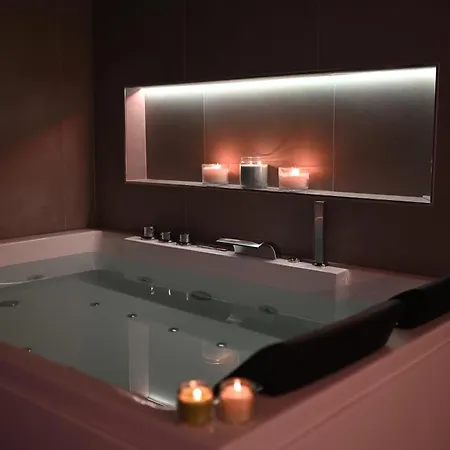 招待所 La Finestra Sul Campanile Luxury & Loft 巴里