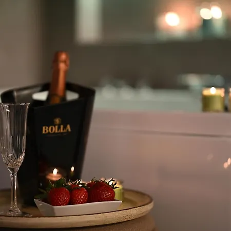 La Finestra Sul Campanile Luxury & Loft 게스트하우스 바리