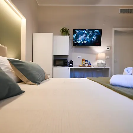 게스트하우스 La Finestra Sul Campanile Luxury & Loft 4*